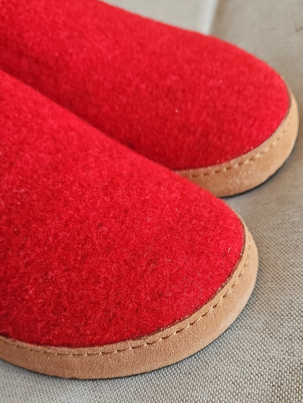 OluKai Hamani Hulu Wool Mule Slipper Men's 10 In Scarlet Red